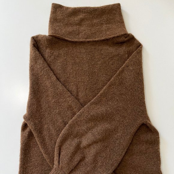 Aritzia Babaton Adichie Sweater - Picture 6 of 12